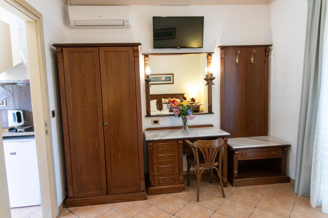 Magda'S Hotel Apartments Parga Exterior photo